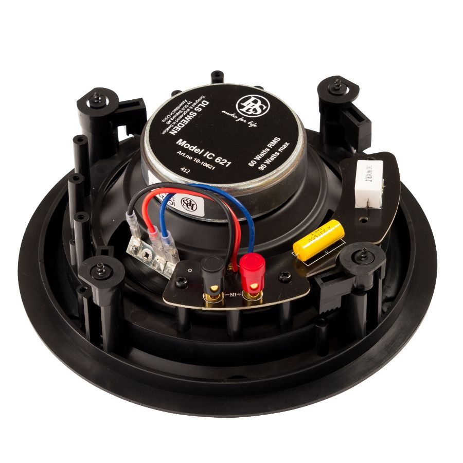 Högtalare av modell IC621 med komponenter och anslutningar synliga.