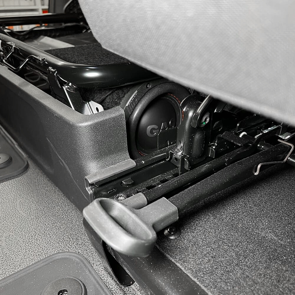 En ljuduppgradering med högtalare under sitsen i ID.BUZZ Cargo.