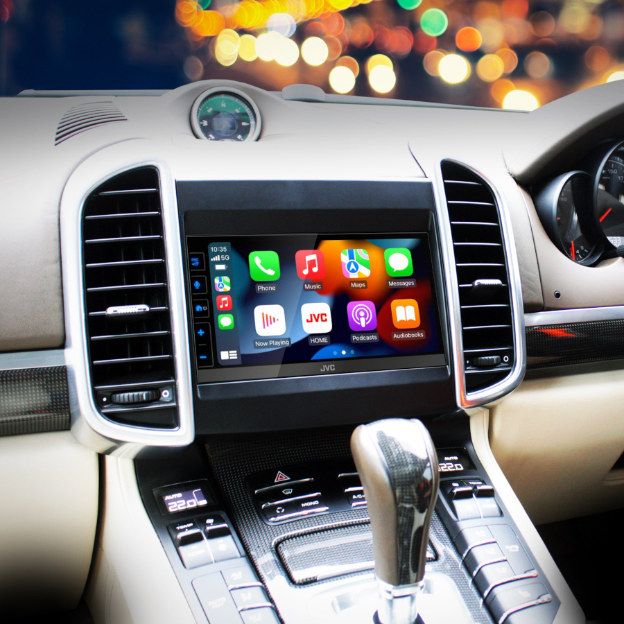 Bilens centrala skärm med applikationsikoner i en Porsche Cayenne.