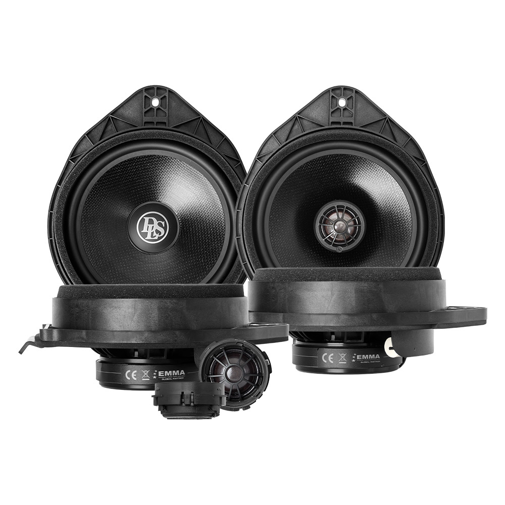 Fram- och bakhögtalare med svart design och rund front.