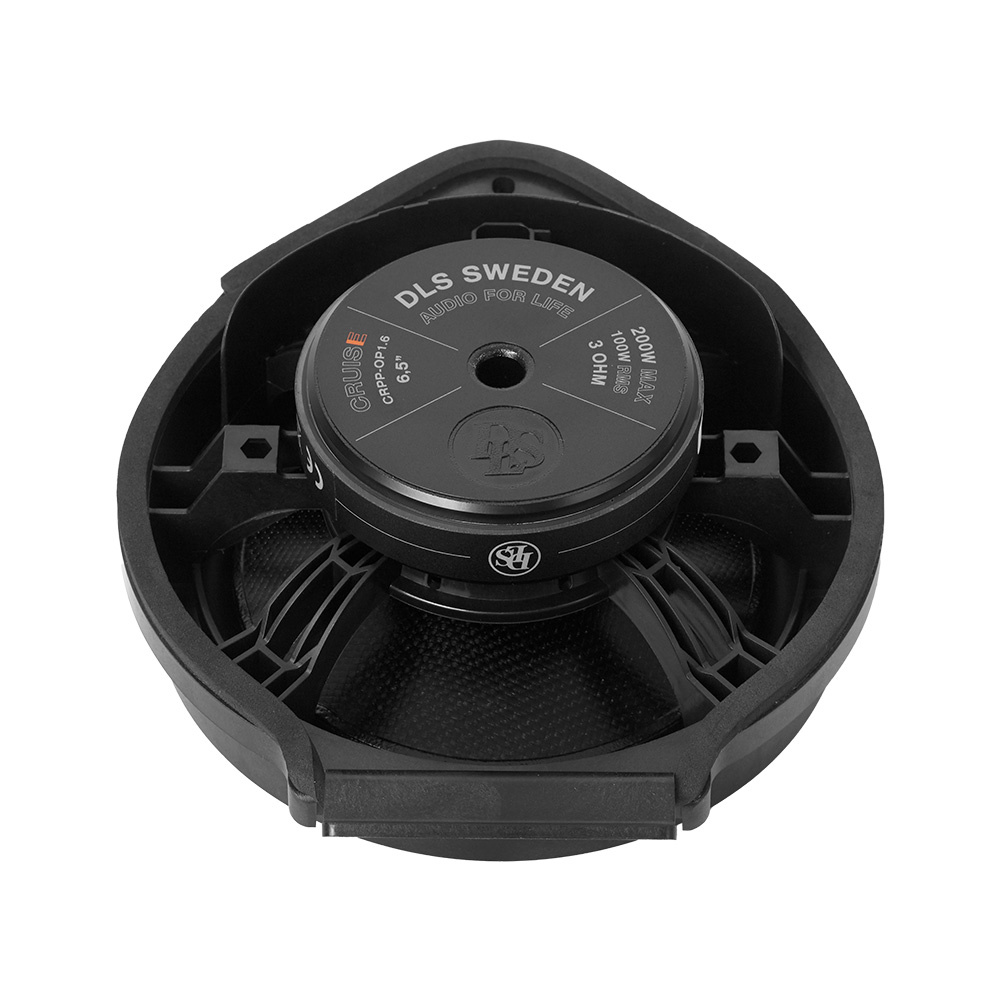 Framhögtalare med svart plastkåpa och centralt element.