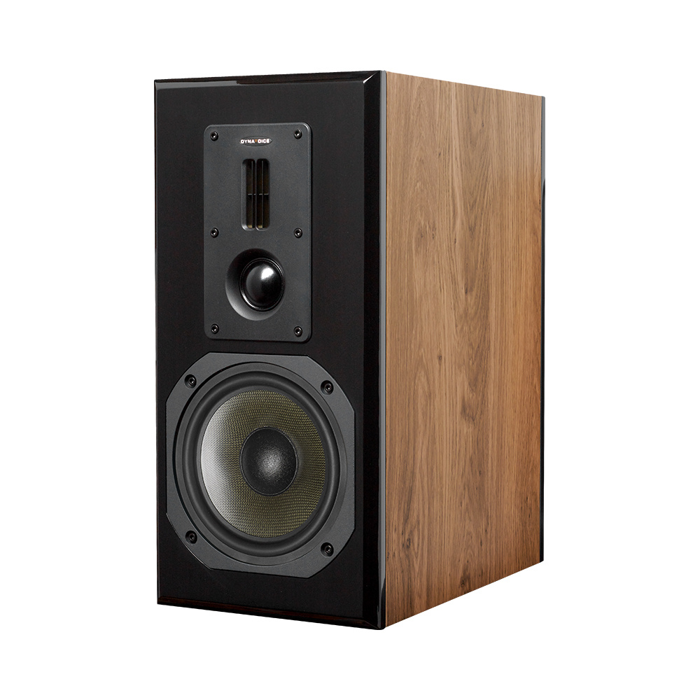 Ett högtalarsystem med svart och ekfinish, inklusive en stor bas och diskant.