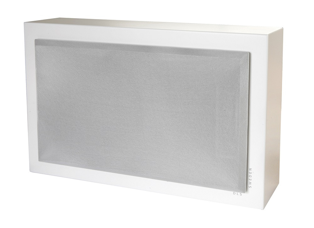 Högtalarlåda i vitt med grå frontgaller, del av DLS flatsystem.