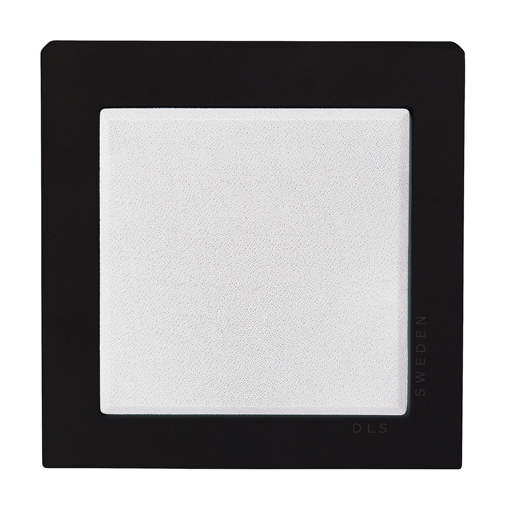 Vägghögtalare i mattsvart med vit ljudpanel, minimal design.