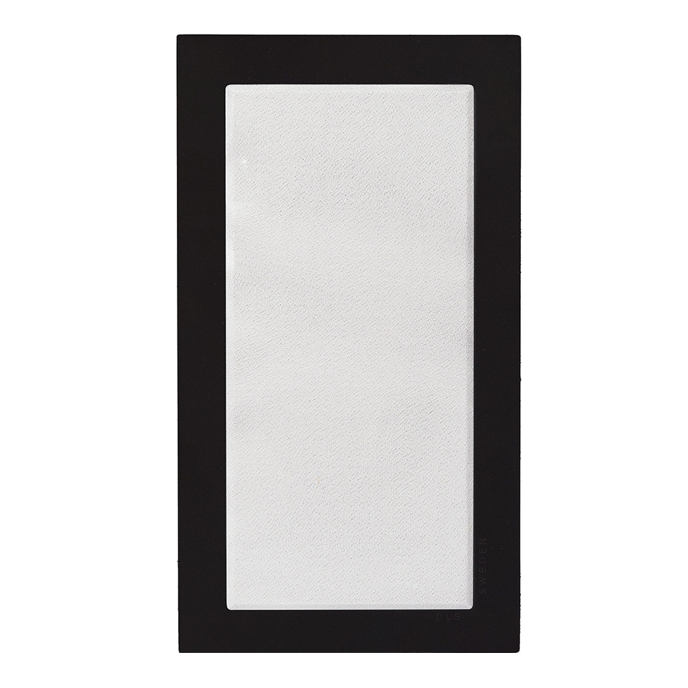 Högtalare i mattsvart design, rektangulär form, för väggmontering.