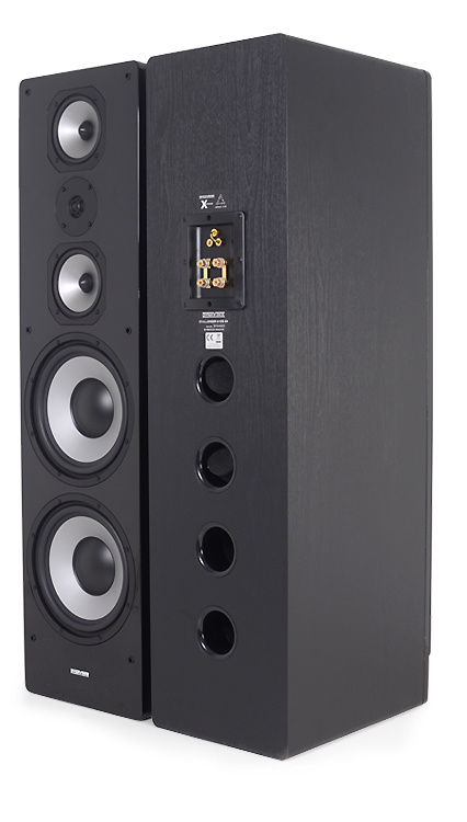 Svart högtalare med flera element och basreflexportar.