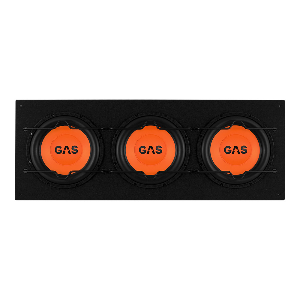 Tre högtalare med orange GAS-logotyp i svart låda.