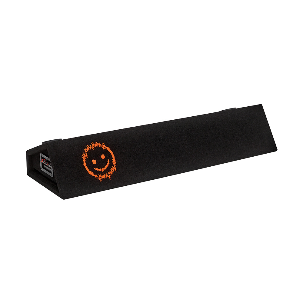 Svart ramp med en orange glad ansiktsdesign.