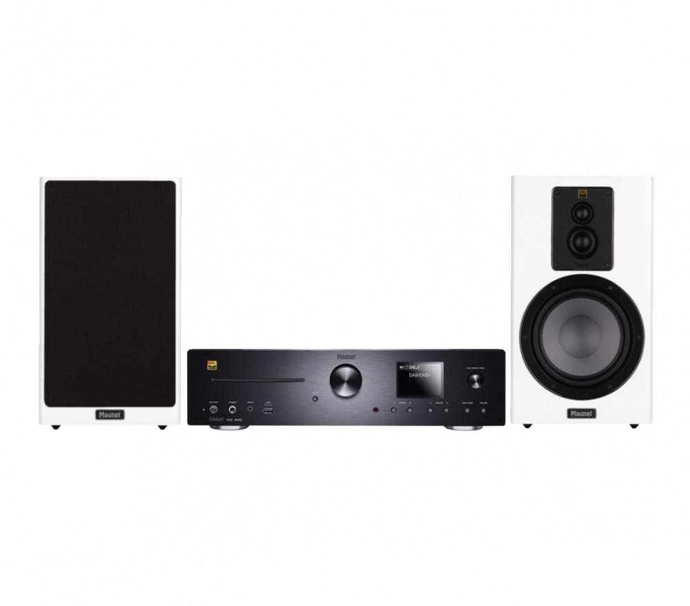 Stereopaket med vit förstärkare och högtalare. Elegant och kompakt design.