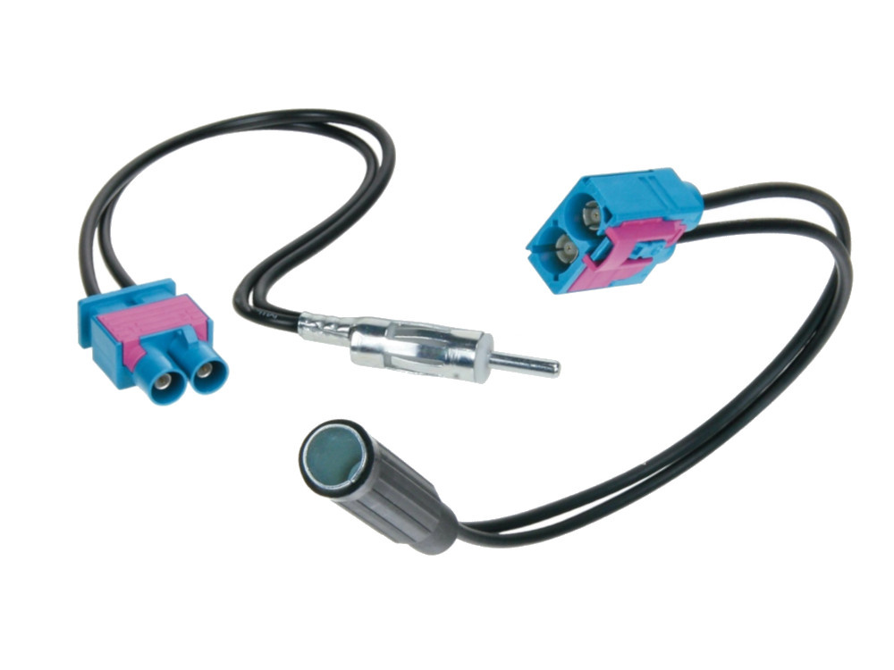 Kabeladapter med två Fakra-kontakter och en antennanslutning.