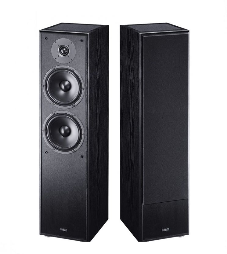 Högtalare med två basar och diskant, svart finish, del av hemmabiopaket.