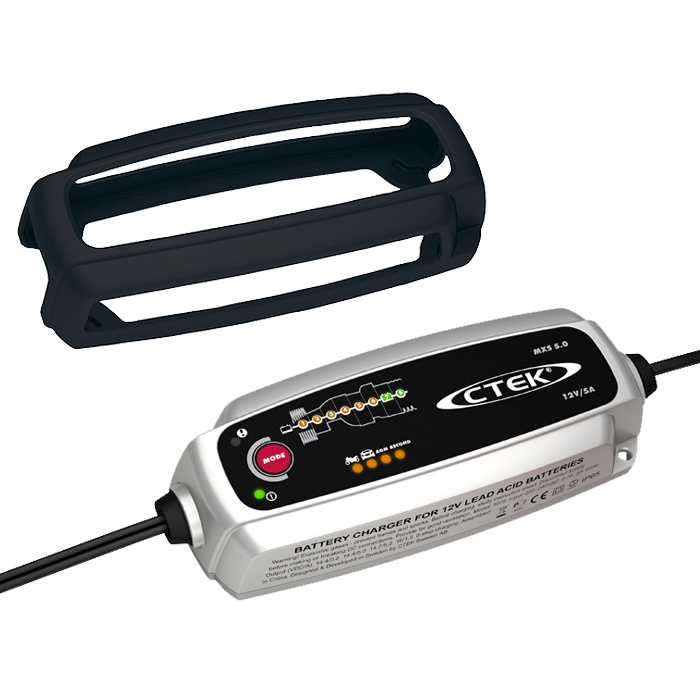 Batteriladdare CTEK MXS 5.0 med skyddande bumper.