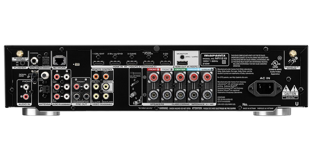 Bakpanelen av Marantz NR1510 med anslutningar för högtalare och ljud.