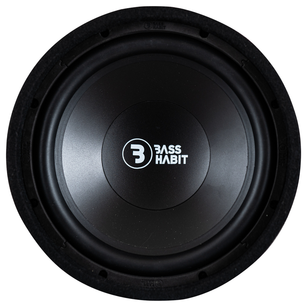 En subwoofer med svart rund kammare och logotypen \