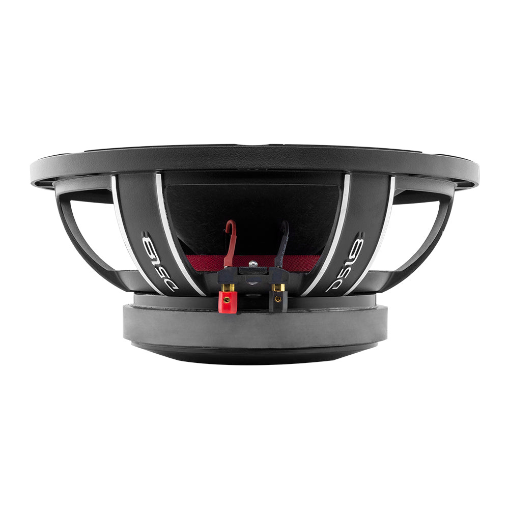 En subwoofer med robust design och anslutningar för ljudsystem.