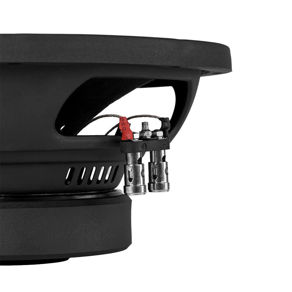 En subwoofer med anslutningar och robust design.