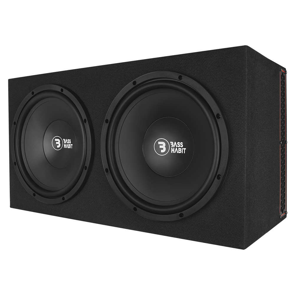 Subwoofers i svart kabinett för djup basåtergivning.