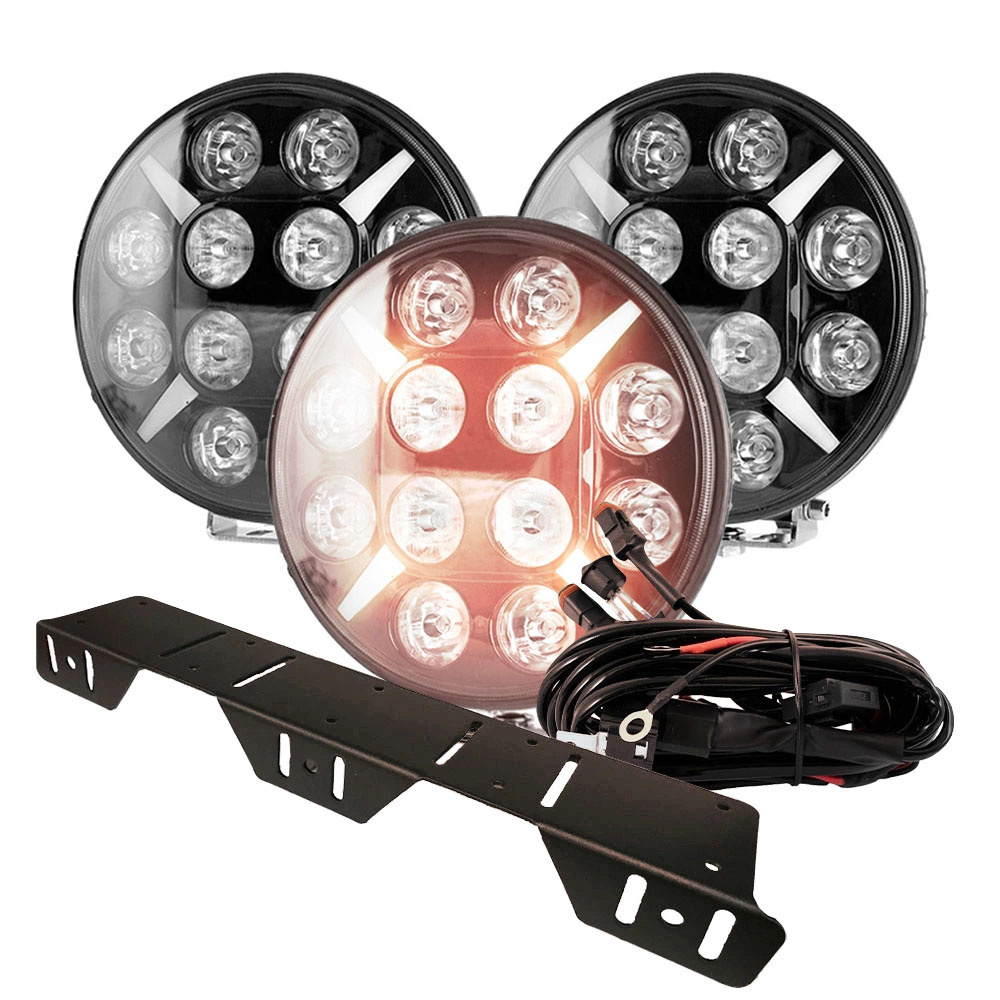 Tre runda extraljus med fäste och kabelstam.