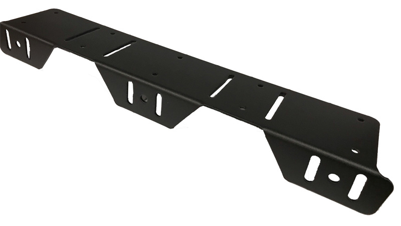 En svart metallfäste för extraljus med borrade hål.