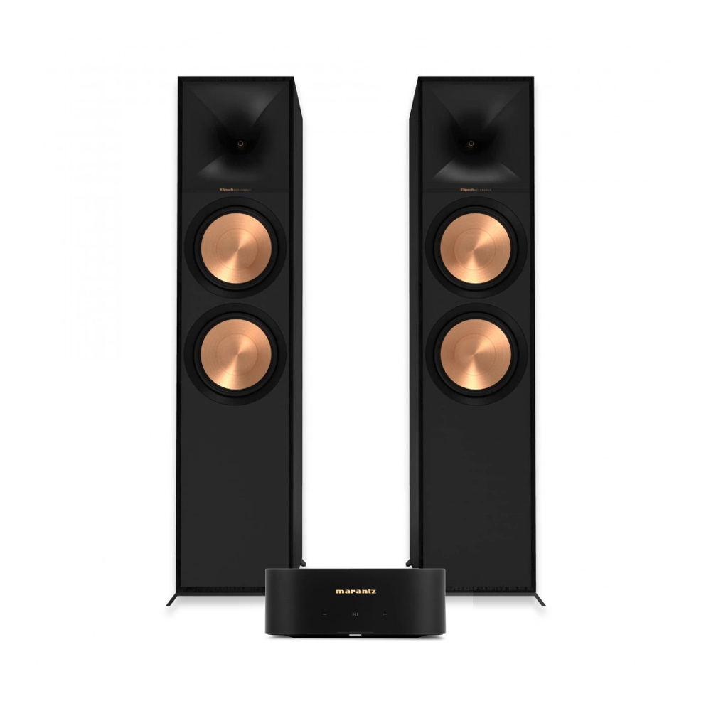 Stående högtalare och förstärkare i svart med gyllene detaljer.