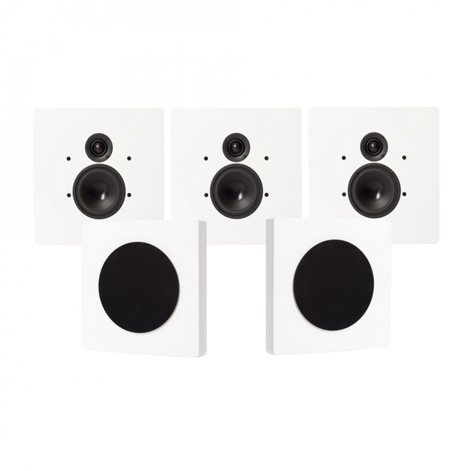 Hemmabiopaket med vita väggmonterade högtalare.