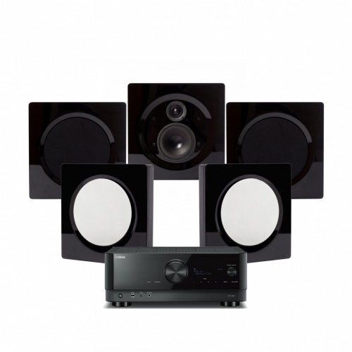 Hemmaljudsystem med förstärkare och fem högtalare i pianosvart finish.