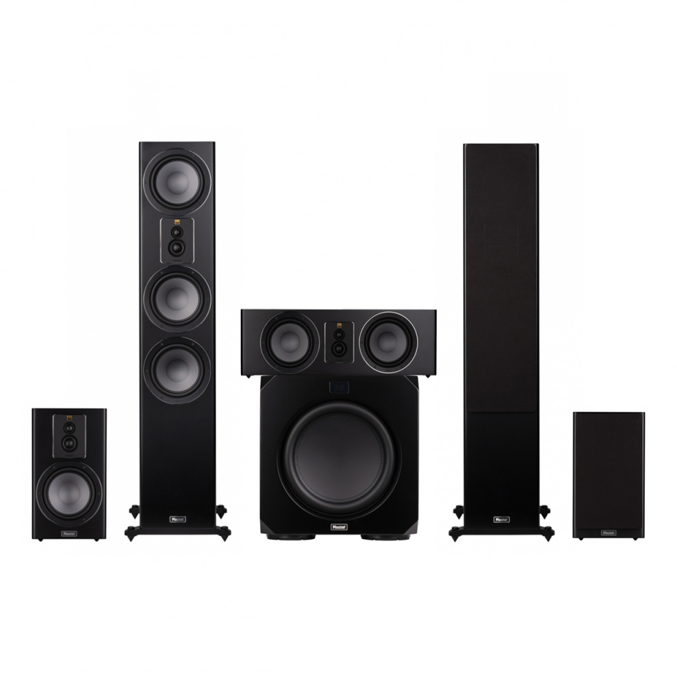 Ett svart högtalarpaket med fem högtalare och en subwoofer.