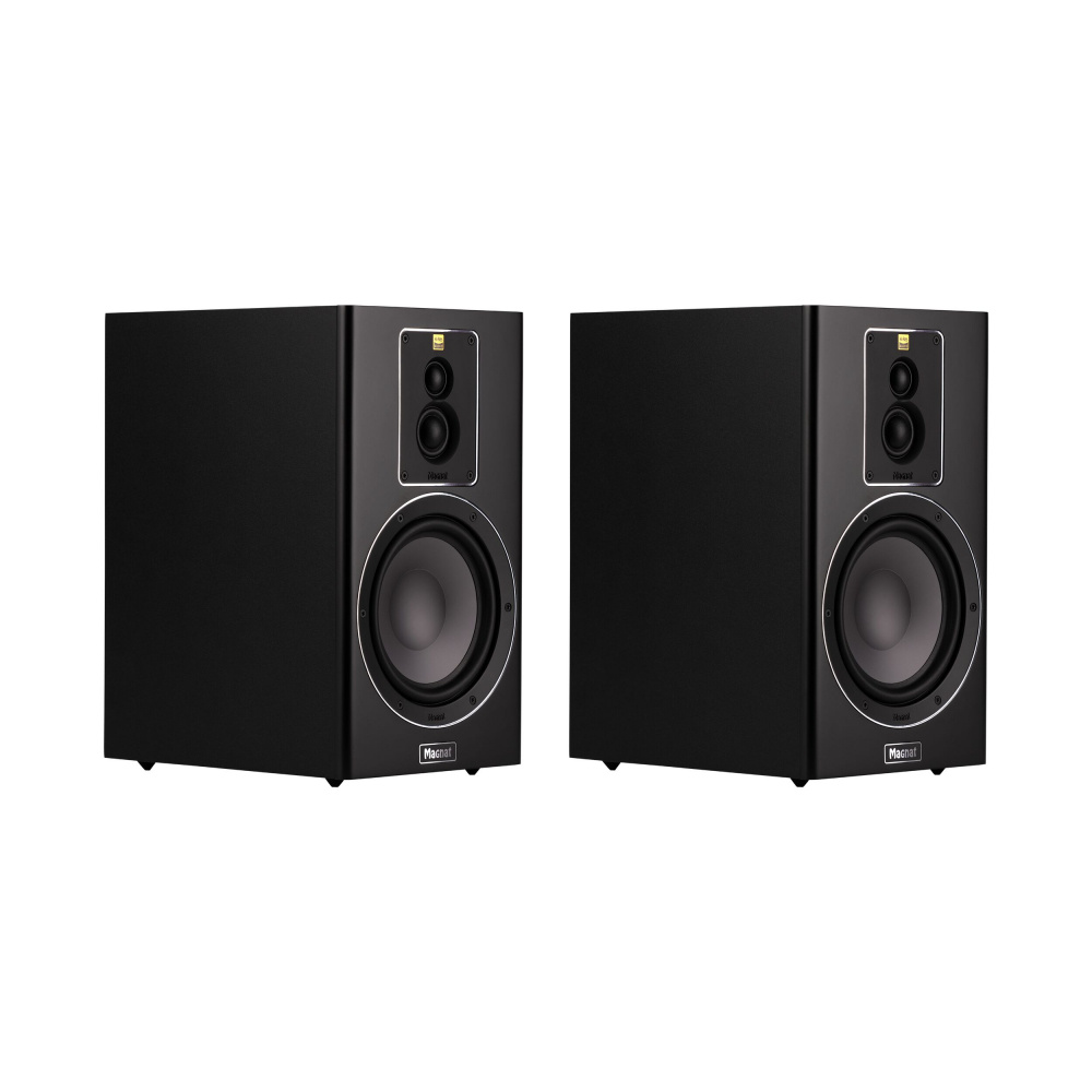 Svart högtalarpaket med två fronthögtalare och en subwoofer.