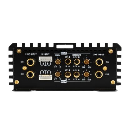 Backpanel av en ljudförstärkare med flera ingångar och kontroller.