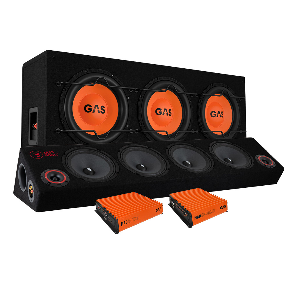 Högtalarkombination med fyra basar och förstärkare för bil ljudsystem.