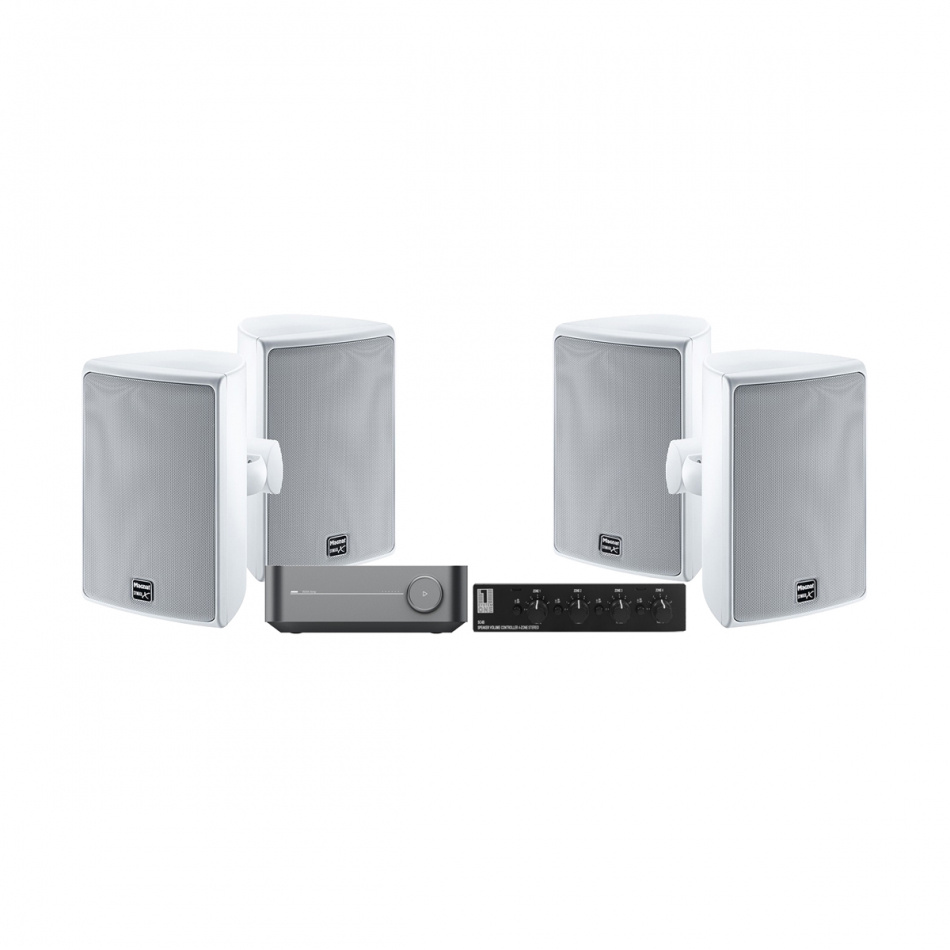 Högtalare och förstärkare i vitt för utomhusbruk.