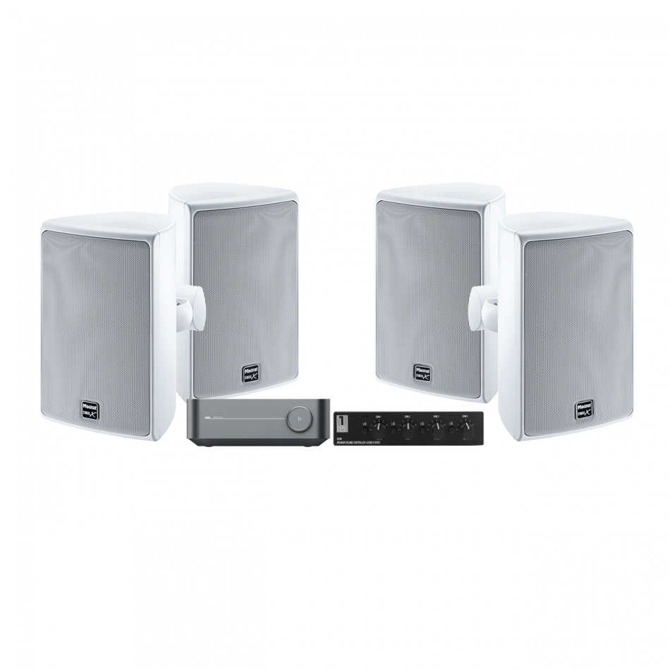 Två par vita högtalare och en förstärkare med kontroller.