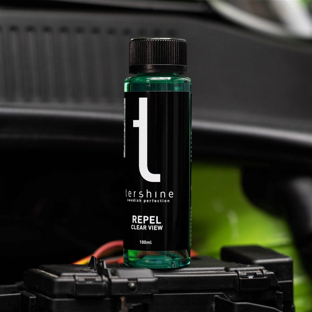 Flaska med Tershine glasrengöring, 100 ml, på svart yta.