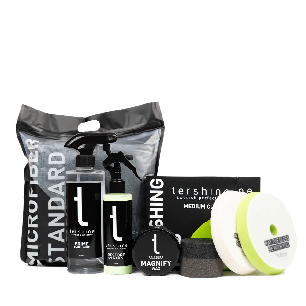 Lackskyddspaket med rengöringsprodukter och poleringsverktyg.