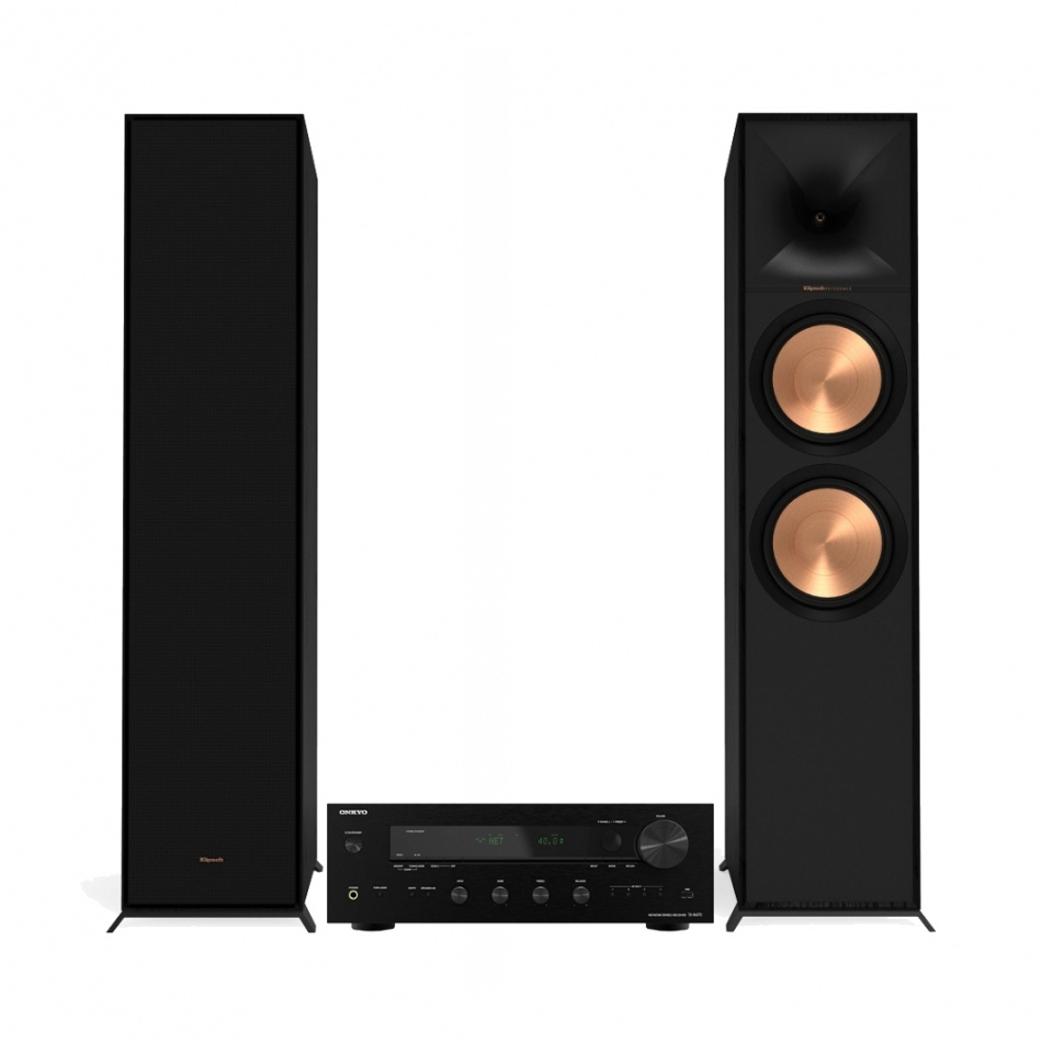 Stereopaket med golvhögtalare och receiver, elegant design, svart och kopparfärgad.