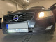NIZLED LED-rampspaket B216DL2 till Volvo V70/XC70/S80 2008-2016 En Volvo med NIZLED LED-ramp monterad under fronten.