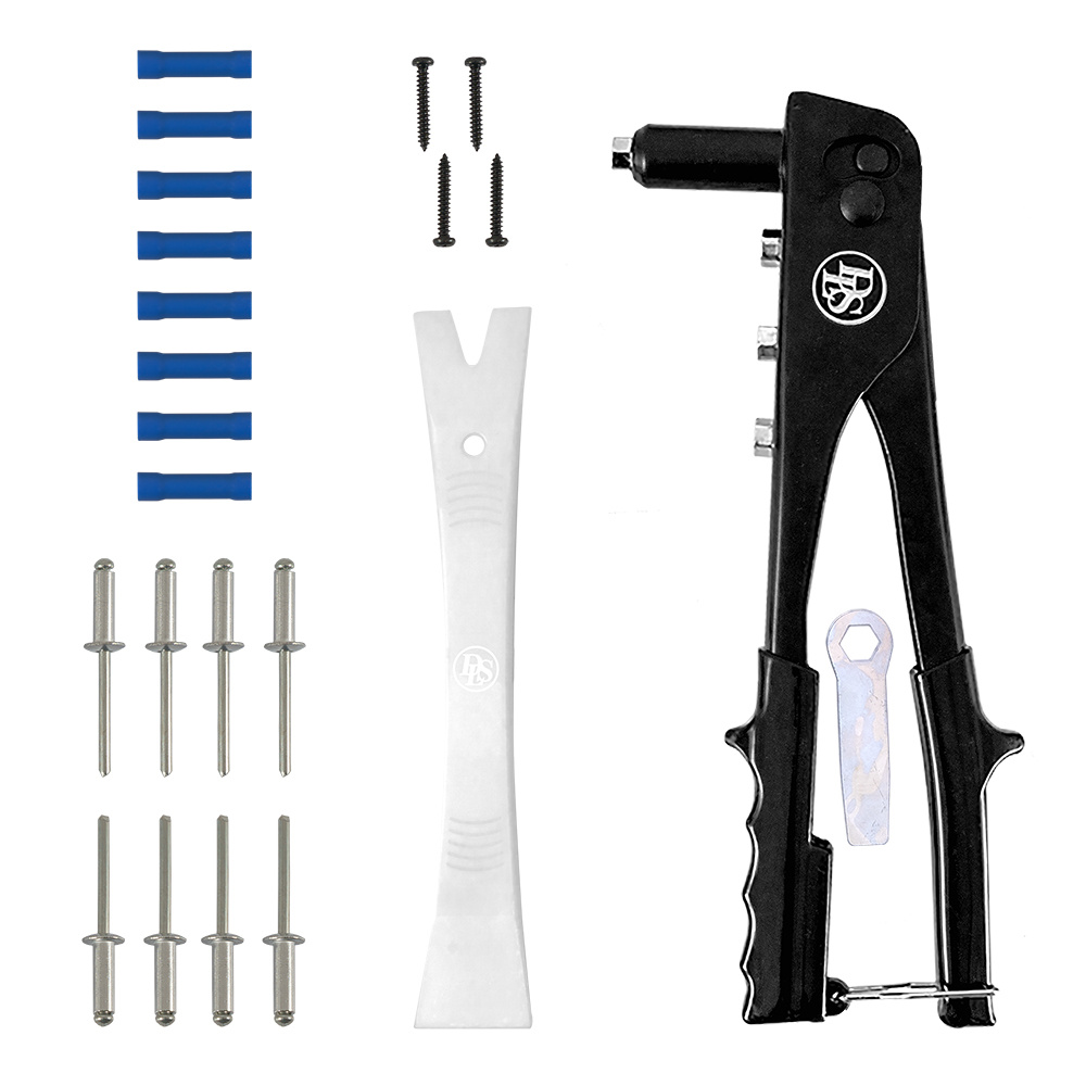 Verktyg och tillbehör för installation av högtalare i Volvo-dörrar.