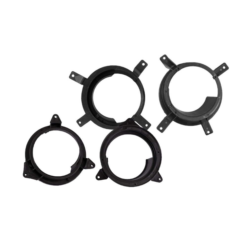 Adapterpaket för högtalarbyte, består av fyra svarta fästen.