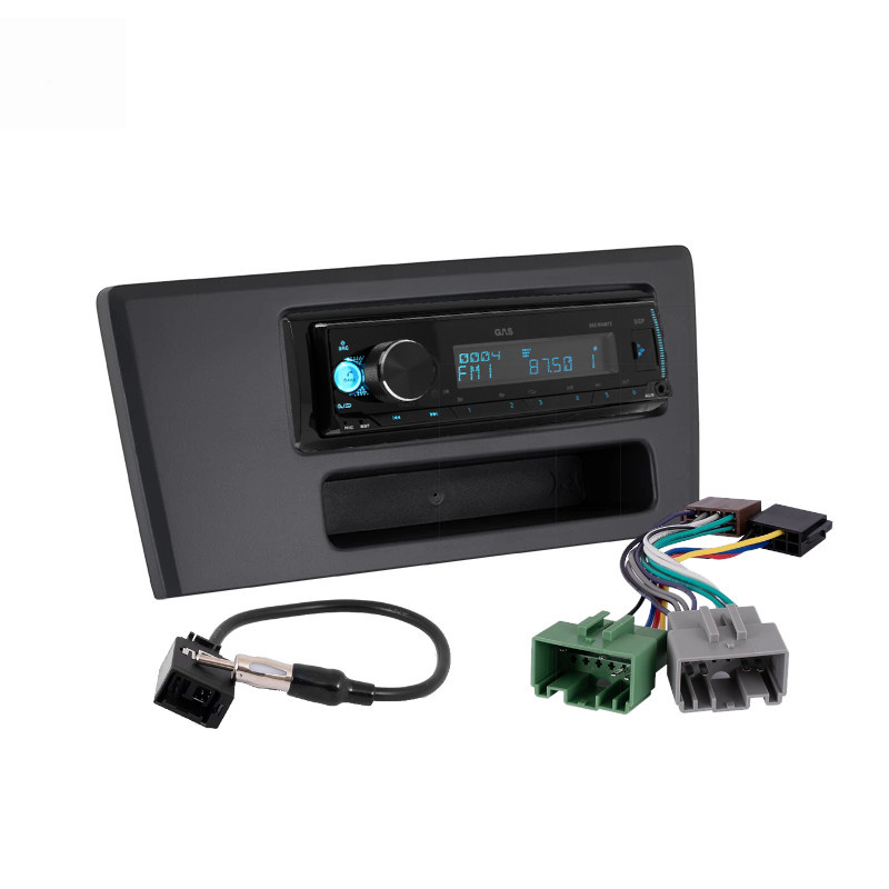 Installationspaket för bilradio med anslutningskablar och kontakter.