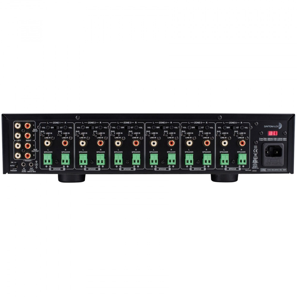 En svart ljudförstärkare med flera anslutningar och kontakter.